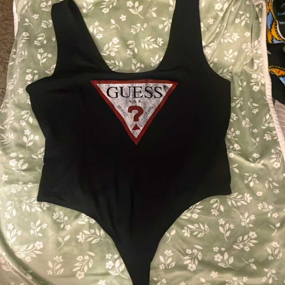 Guesss top